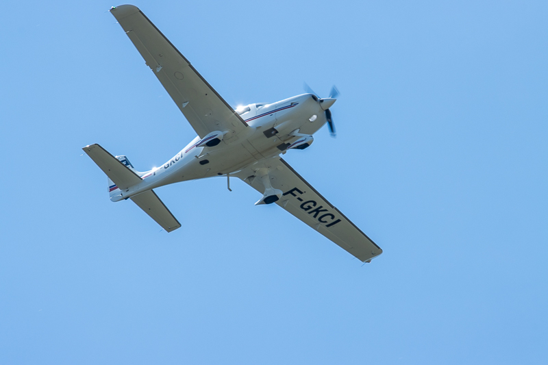 Passage d'un Cirrus SR22