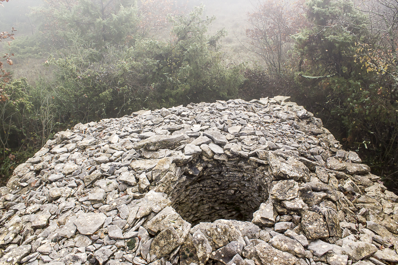 Photographie 7/9 : abri de berger. Vue aérienne réalisée avec un mat